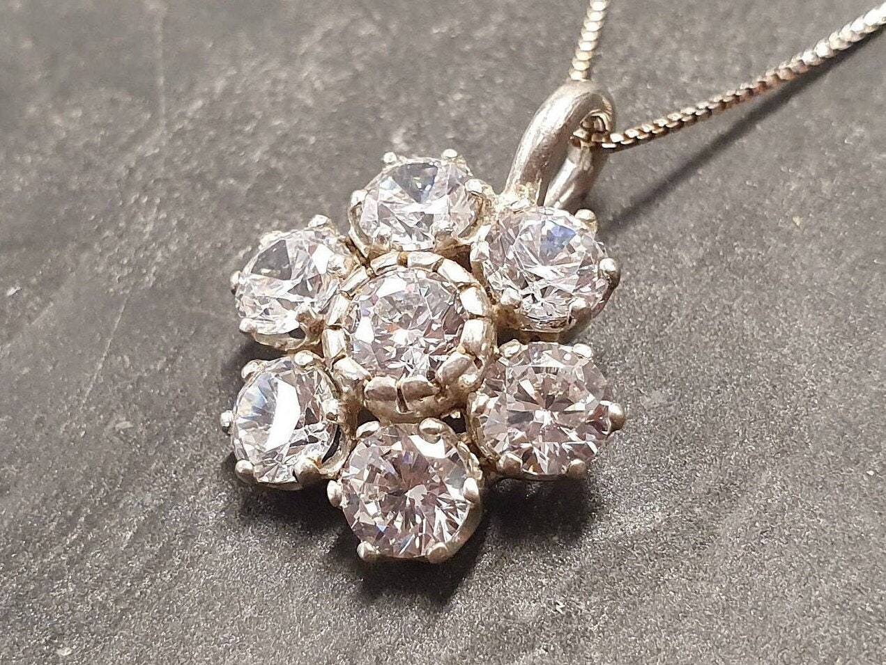 Blume Anhänger, Diamant Erstellt Diamant, Funkelnde Vintage Floral Klarer Silber Anhänger von AdinaStone