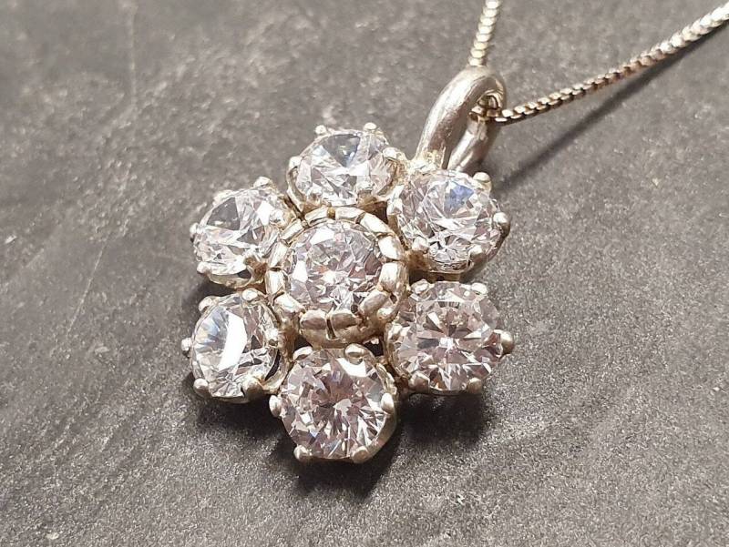 Blume Anhänger, Diamant Erstellt Diamant, Funkelnde Vintage Floral Klarer Silber Anhänger von AdinaStone