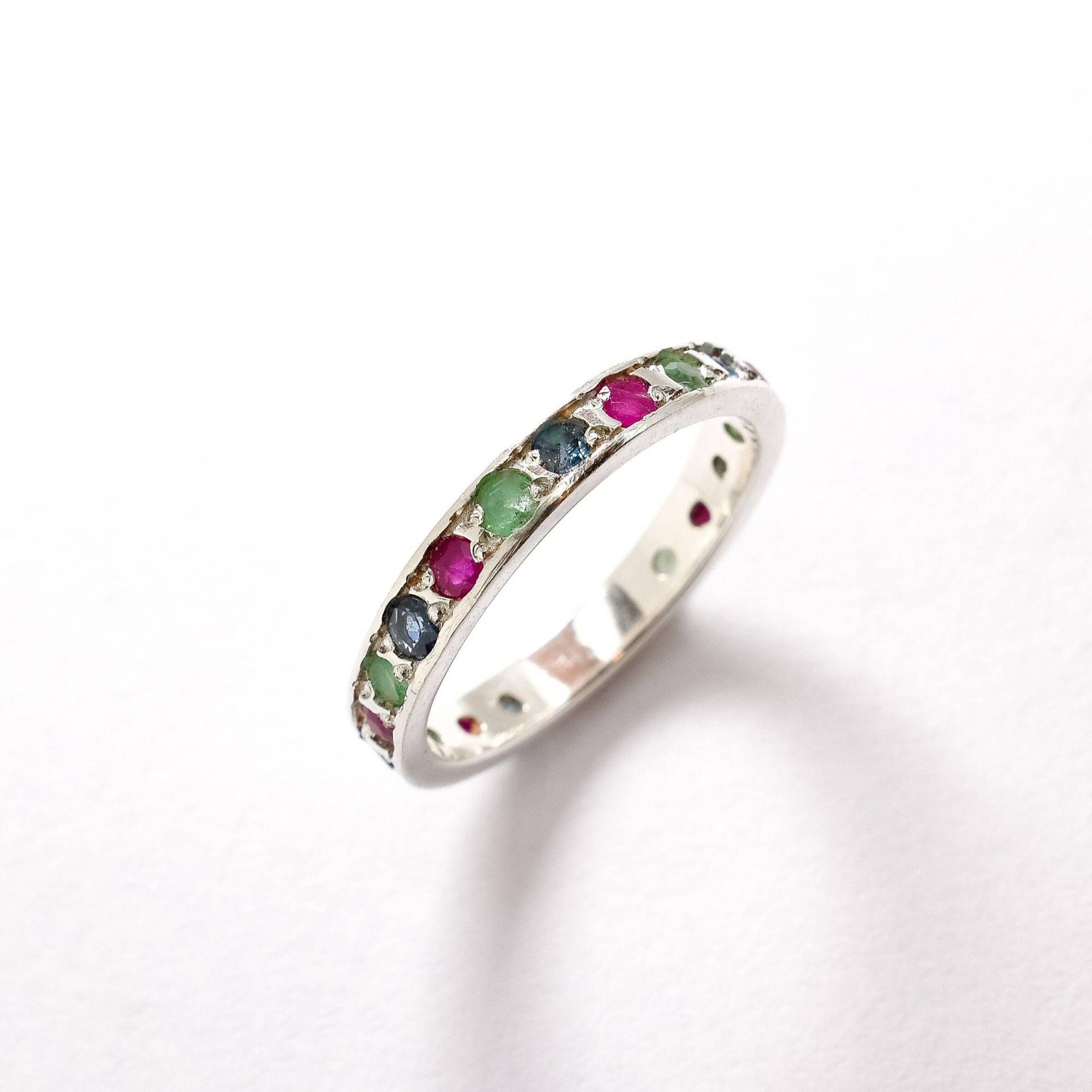 Eternity Ring, Rubin Band, Smaragd Saphir Birthstone Stapelbarer Multistone Voll 925 Silber Ring von AdinaStone