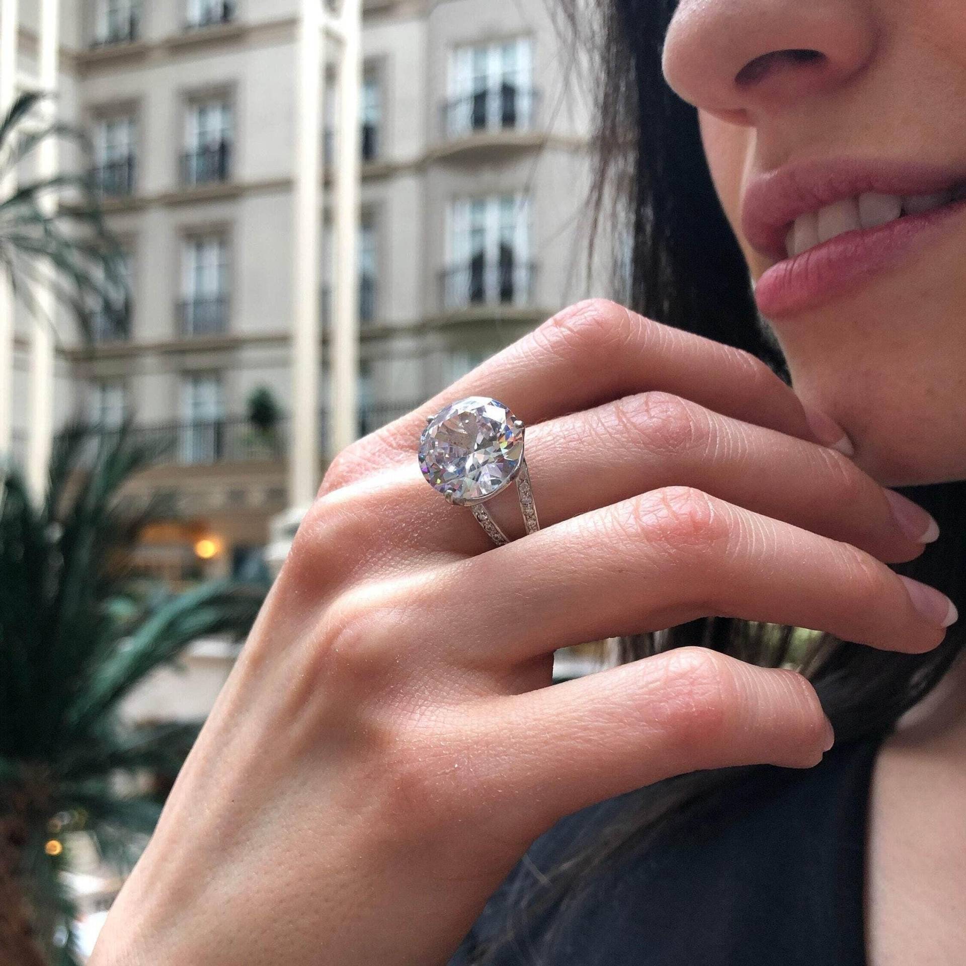 Großer Diamantring, Erstellt Cz Diamant, Verlobungsring, Hoher Statementring, Steinring, Funkelnder Ring, 12 Karat Massiver Silberring von AdinaStone