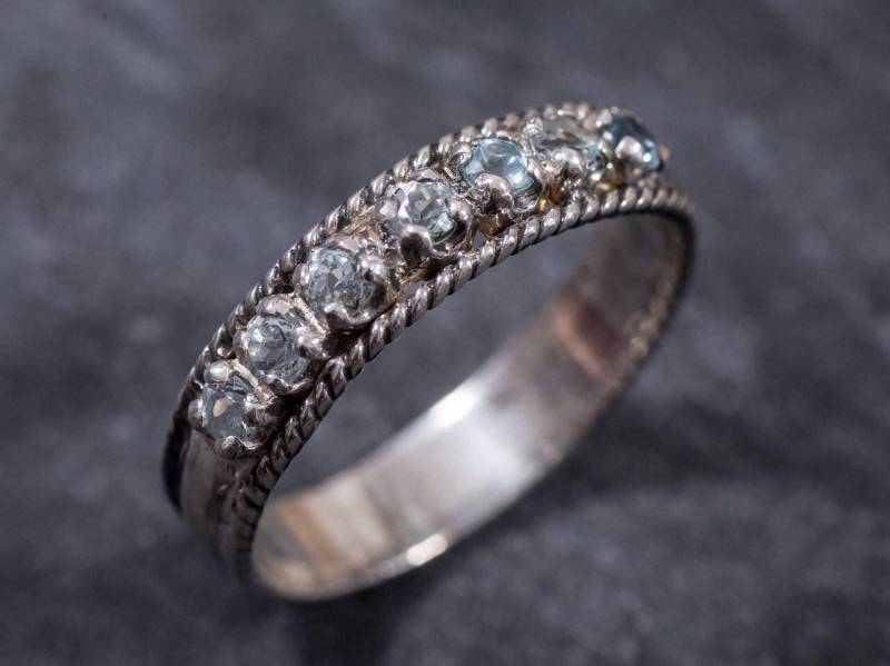 Halb Eternity Ring, Lünette Blautopas Braut Band, Natürliche Blautopas, Solid Silber Reines Silber, Sterling Ring von AdinaStone
