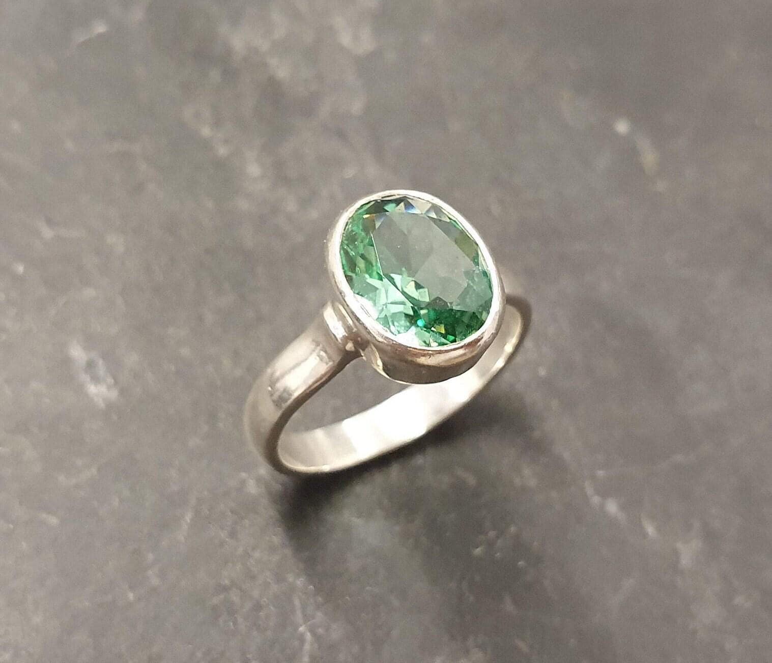 Mint Smaragd Ring, Erstellt Smaragd, Solitär Vintage Diamant Zierliche Grün Ring Sterling Silber von AdinaStone