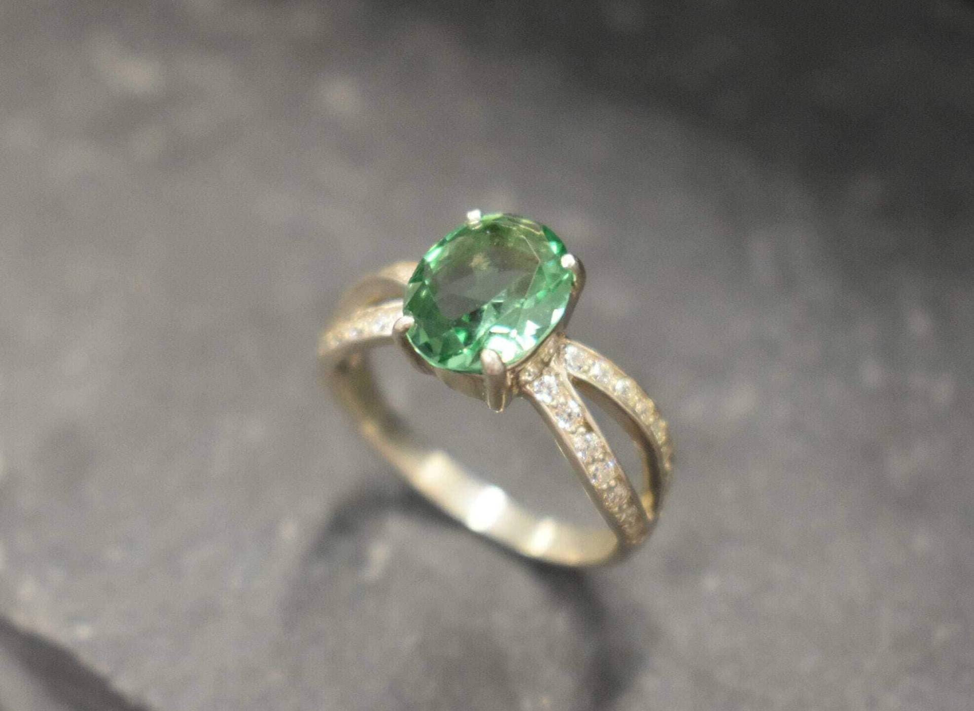 Mint Smaragd Ring, Erstellt Smaragd, Solitär Vintage Grün Grüner Diamant Mintgrün Massiv Silber Ring von AdinaStone