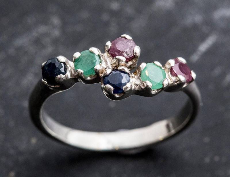 Multistone Ring, Smaragd Saphir Rubin Birthstone Versprechen Massiv Silber Vintage Ringe, Stapelbare Ring von AdinaStone