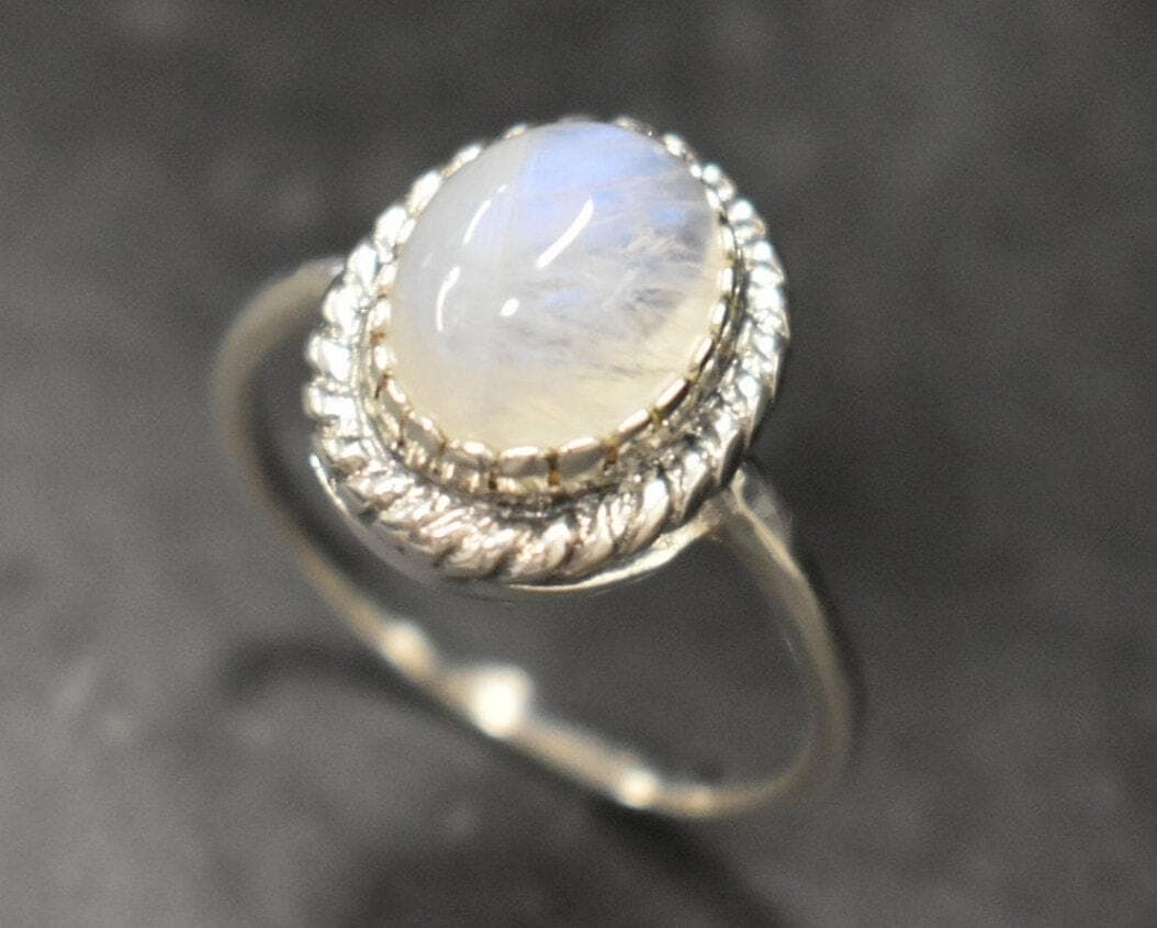 Regenbogen Mondstein Ring, Natürlicher Juni Geburtsstein Vintage Weiß Antik Geschenk Für Sie, Adina Stein von AdinaStone
