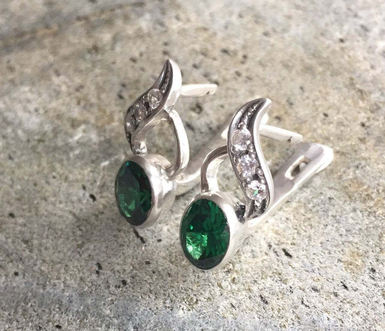 Smaragd Ohrringe, Erstellt Smaragd, Antike Vintage Zierliche Grüne Kurvige 925 Silber Ohrringe Smaragd Ohrringe, Erstellt Smaragd, Antike Vintage Zierliche Grüne Kurvige 925 Silber Ohrringe von AdinaStone