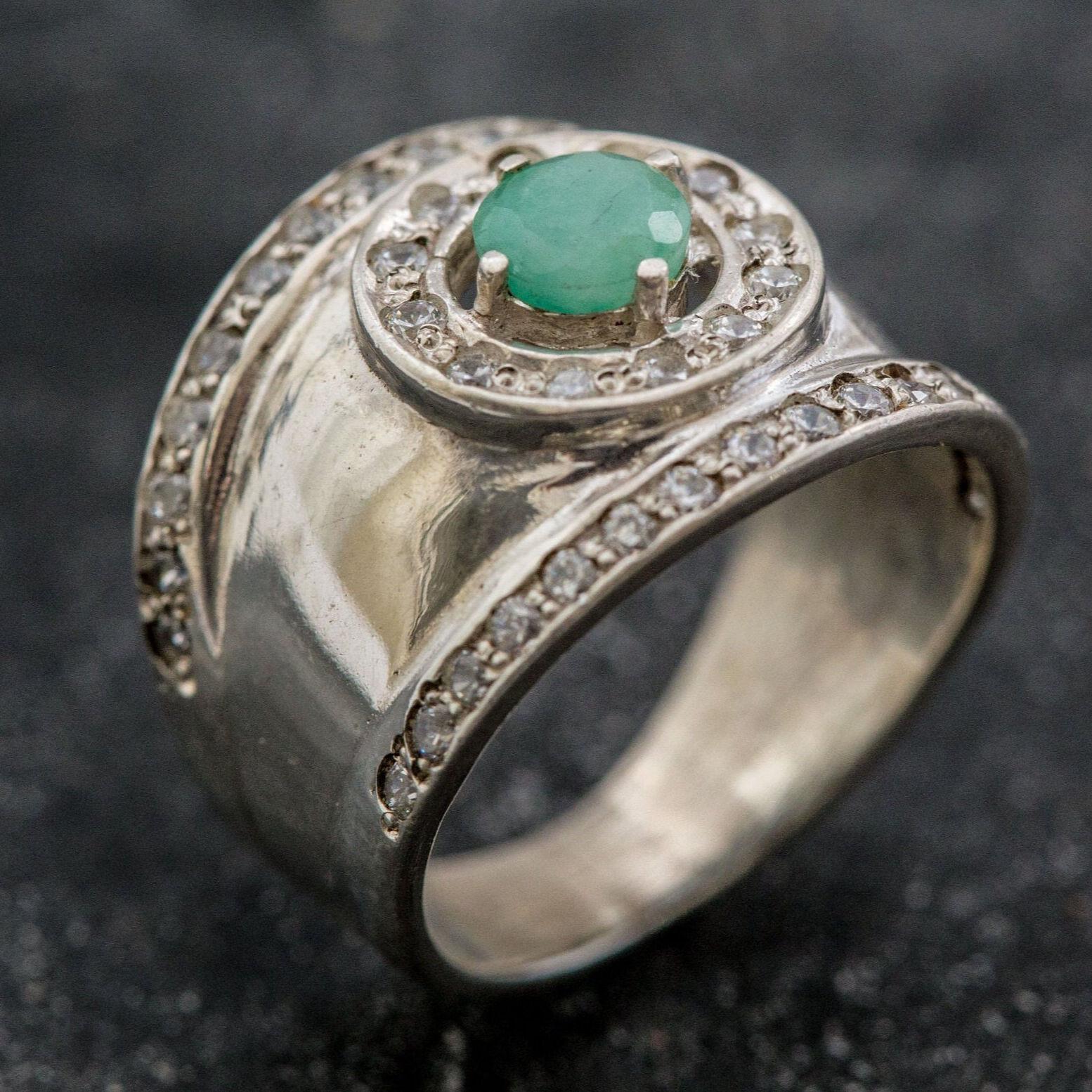 Vintage Smaragd Ring, Lünette Natürliche Silber Breite Mai Birthstone Echte Massiv von AdinaStone