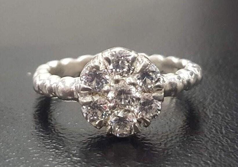 Zierliche Blumen Ring, Sterling Silber Glitzernde Verlobungsring, Vintage Diamant Erstellt Diamant, Brautjungfer Cz Zierliche Blumen Ring, Sterling Silber Glitzernde Verlobungsring, Vintage Diamant Erstellt Diamant, Brautjungfer Cz von AdinaStone