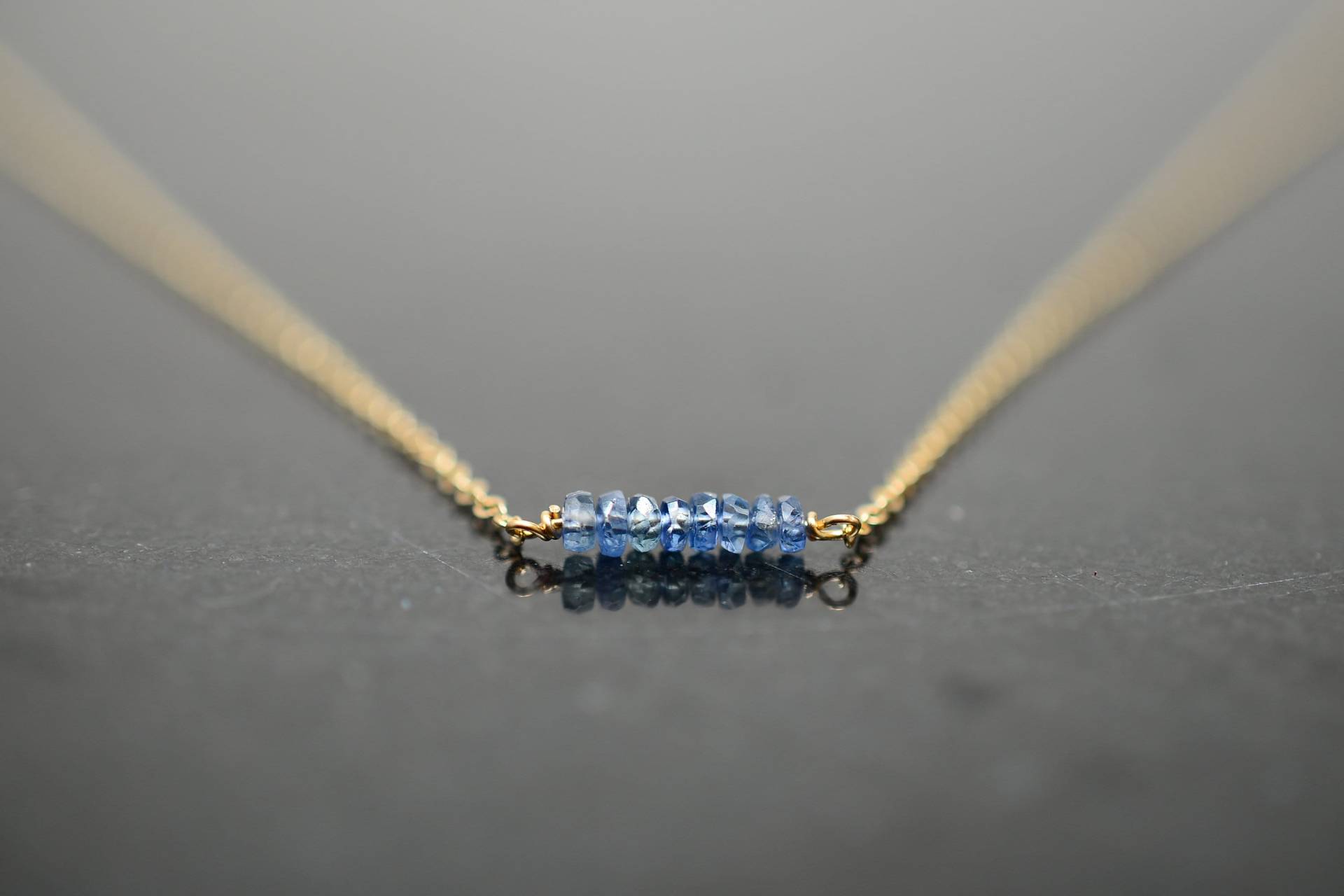 Feine Saphir Halskette Zierliches Gold Fill Sterling Silber, Burma von AdmantaeDesigns