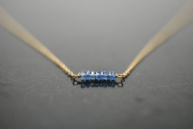 Feine Saphir Halskette Zierliches Gold Fill Sterling Silber, Burma von AdmantaeDesigns