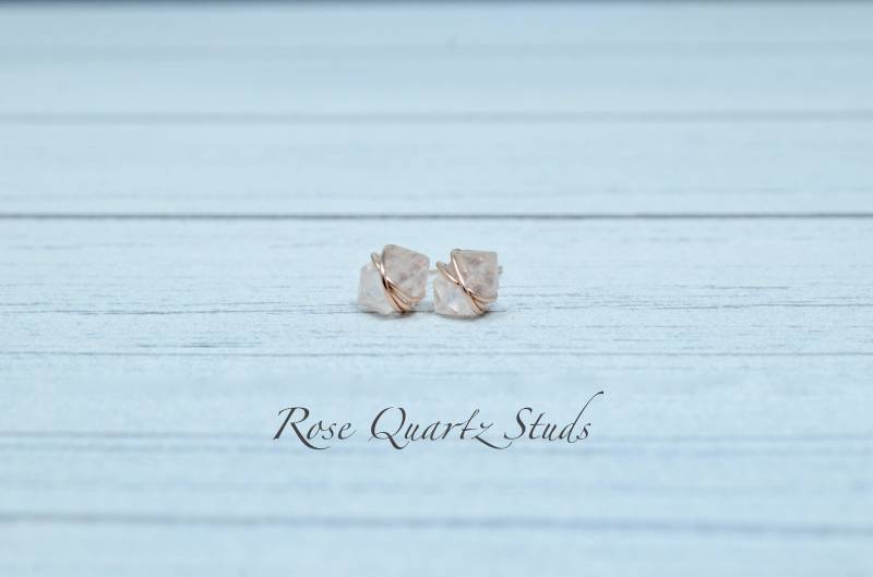 Zierliche Rosenquarz Ohrstecker | 14K Gold Filled Oder Sterling Silber von AdmantaeDesigns