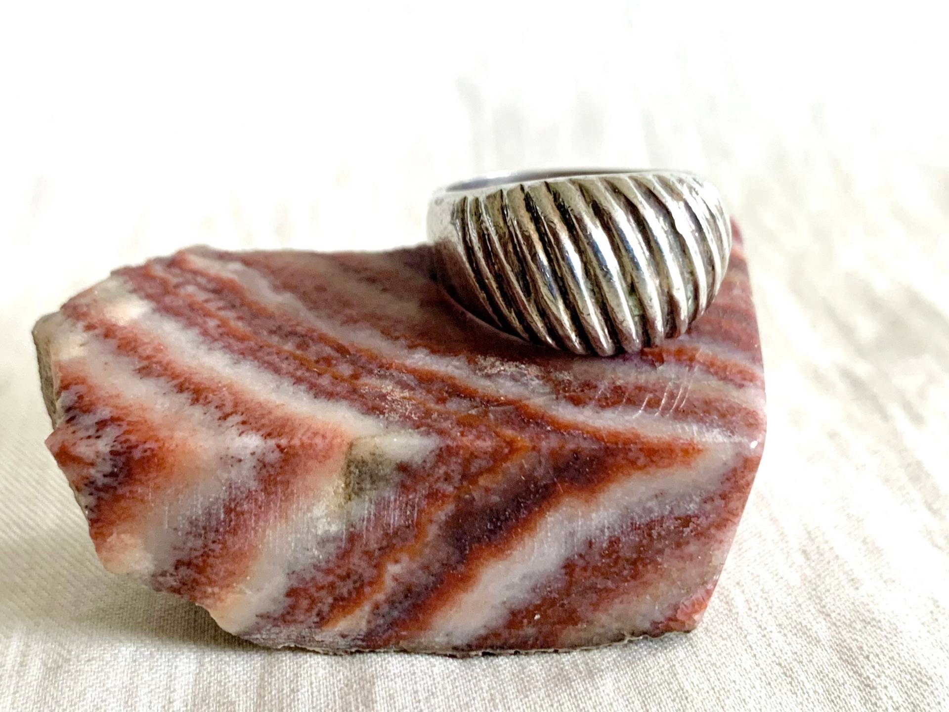 Moderner Gewölbter Ring Größe 6.5 Vintage Sterling Silber Southwestern Schwerer Schmuck Moderner Gewölbter Ring Größe 6.5 Vintage Sterling Silber Southwestern Schwerer Schmuck von AdobeHouseVintage