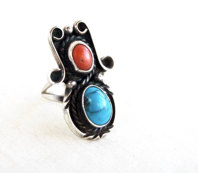 Roter Koralle Türkis Ring Größe 6 Vintage Sterling Silber Southwest Boho Cowgirl Schmuck Seil Lünette Long Knuckle Roter Koralle Türkis Ring Größe 6 Vintage Sterling Silber Southwest Boho Cowgirl Schmuck Seil Lünette Long Knuckle von AdobeHouseVintage