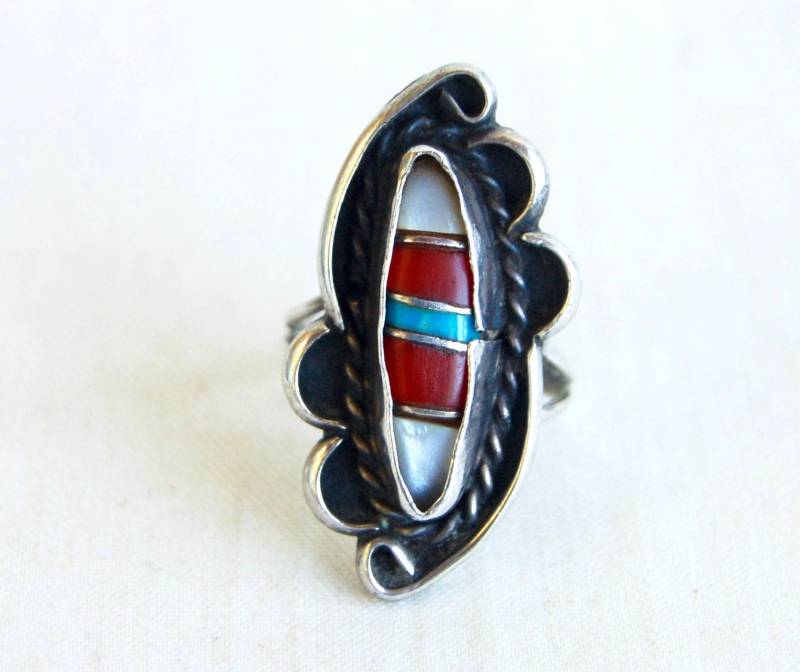 Southwestern Statement Ring Größe 6 Vintage Sterling Silber Türkis Perlmutt Western Boho Schmuck Southwestern Statement Ring Größe 6 Vintage Sterling Silber Türkis Perlmutt Western Boho Schmuck von AdobeHouseVintage