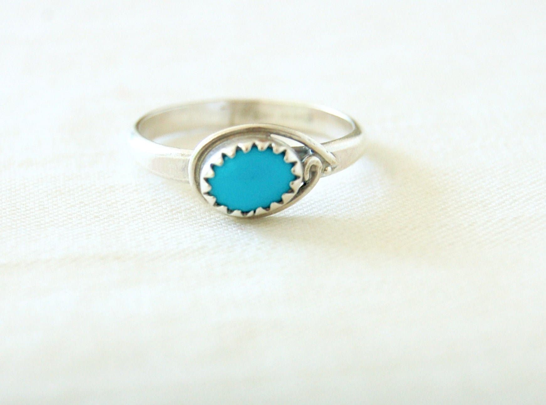 Türkis Ring Größe 6 .25 Vintage Southwestern Trading Post Schmuck Boho Geschenk Für Sie Stapelband Dezember Geburtsstein Türkis Ring Größe 6 .25 Vintage Southwestern Trading Post Schmuck Boho Geschenk Für Sie Stapelband Dezember Geburtsstein von AdobeHouseVintage
