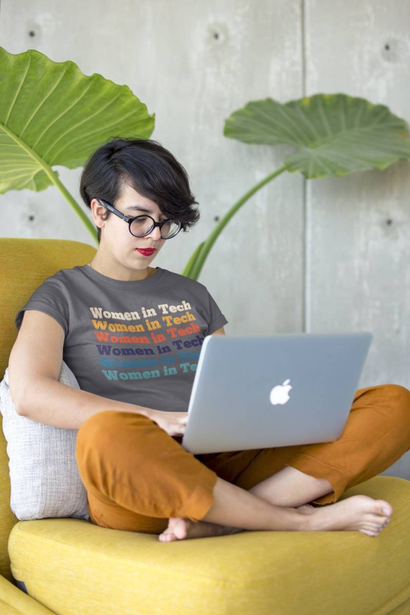 Frauen in Der Technologie-Shirt Geschenk Für Mädchen, Die Code-T-Shirt Software-Ingenieur-Shirt Software-Entwickler Webentwicklungs-Kodierung-T-stück von AdonalynDesigns