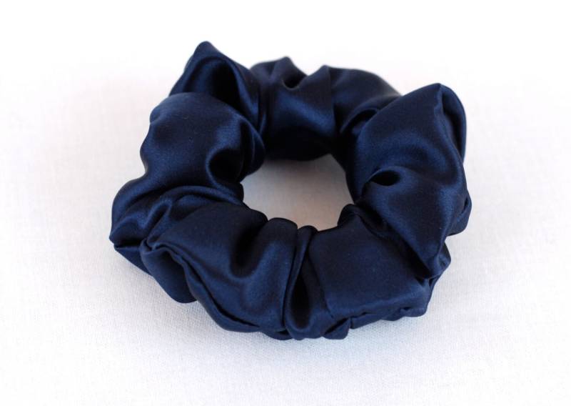 Pure Hair Scrunchie, Maulbeerbaum Charmeuse, Kleine, Regelmäßige Und Große Größen Pure Hair Scrunchie, Maulbeerbaum Charmeuse, Kleine, Regelmäßige Und Große Größen von AdorabellaBaby