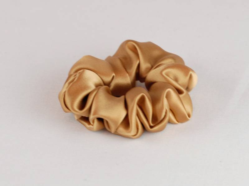 Reine Seide Haargummi, Gold Charmeuse, Kleine, Regelmäßige Und Große Größen Reine Seide Haargummi, Gold Charmeuse, Kleine, Regelmäßige Und Große Größen von AdorabellaBaby