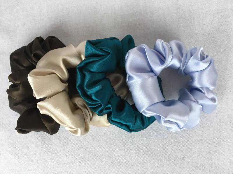 Reine Seide Haargummis, 4Er-Set, Zur Auswahl Von Farben in 19 Mm Charmeuse, Klein, Normal Und Groß Reine Seide Haargummis, 4Er-Set, Zur Auswahl Von Farben in 19 Mm Charmeuse, Klein, Normal Und Groß von AdorabellaBaby
