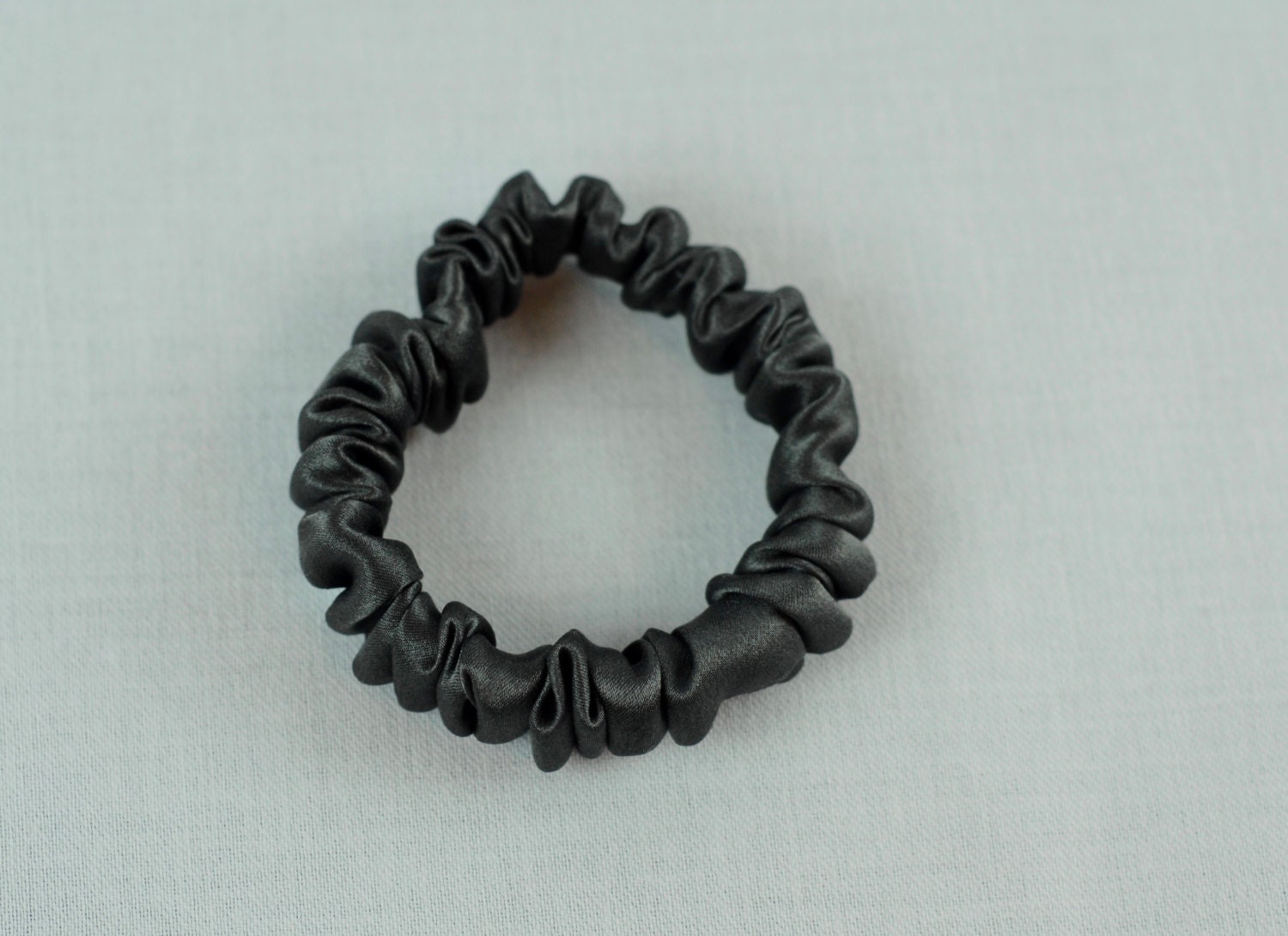 Seide Skinny Scrunchie, Zinn Charmeuse, Dünne Haargummi, Haarband, Kleine, Regelmäßige Und Große Größen Seide Skinny Scrunchie, Zinn Charmeuse, Dünne Haargummi, Haarband, Kleine, Regelmäßige Und Große Größen von AdorabellaBaby