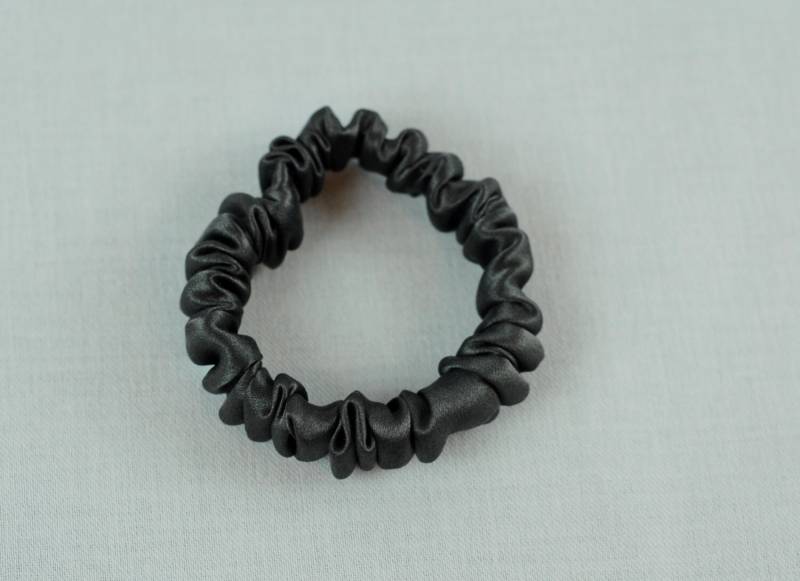Seide Skinny Scrunchie, Zinn Charmeuse, Dünne Haargummi, Haarband, Kleine, Regelmäßige Und Große Größen Seide Skinny Scrunchie, Zinn Charmeuse, Dünne Haargummi, Haarband, Kleine, Regelmäßige Und Große Größen von AdorabellaBaby