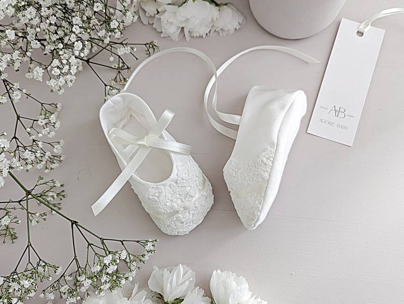 Seide Und Spitze Baby Taufschuhe Handgefertigte Taufschuhe - Kara von AdoreBabyChristening
