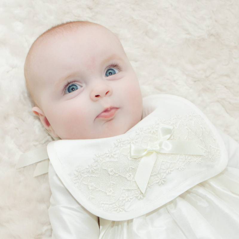 Seide Tauflätzchen "Lucy' - Taufzubehör Seidenlätzchen Babylätzchen Mädchenlätzchen Segenslätzchen von AdoreBabyChristening