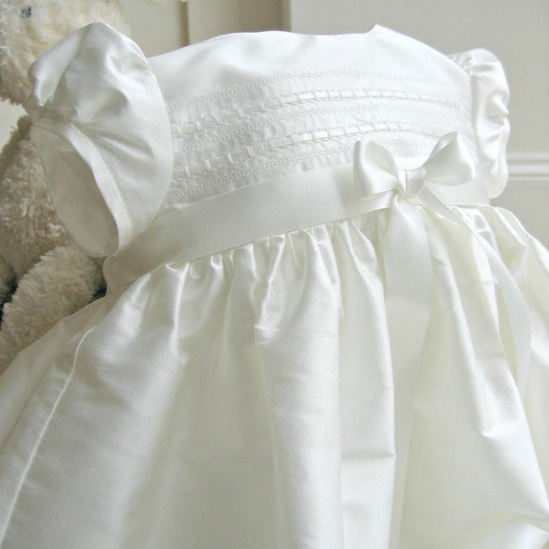 Seide Taufkleid Besticktes Baby Taufkleid - Evie von AdoreBabyChristening