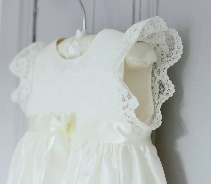 Taufkleid - Für Mädchen Segenskleid Taufoutfit Scarlett von AdoreBabyChristening
