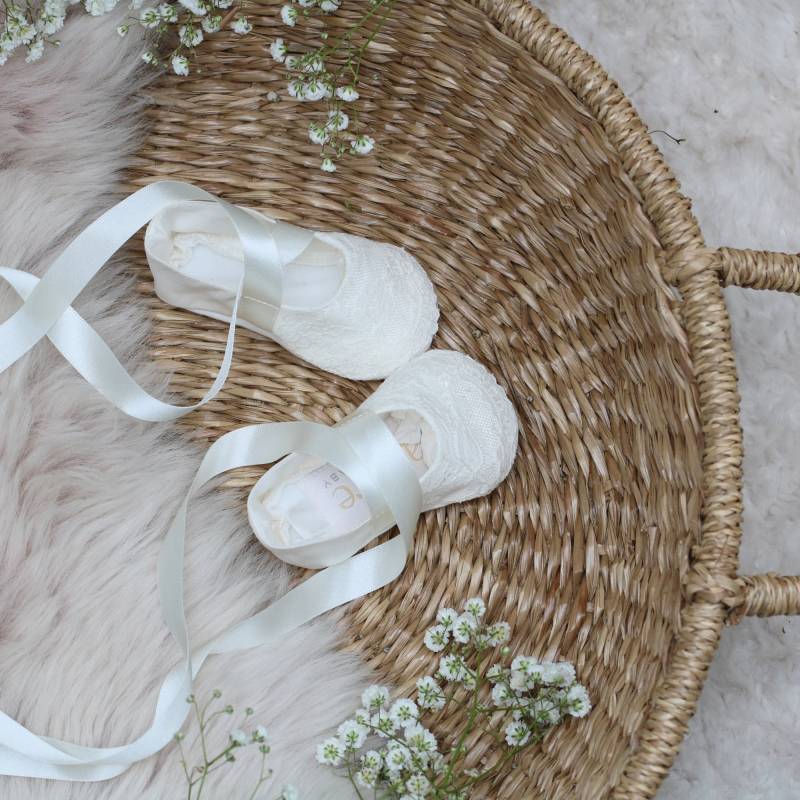 Taufschuhe - Scarlett Seide Und Spitze Taufstiefel von AdoreBabyChristening