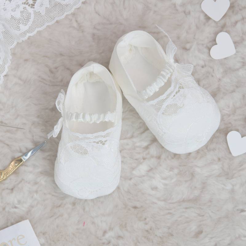 Lace Taufschuhe Seiden Taufschuhe Mit Spitze Und Band Detail - Hailey von AdoreBabyChristening