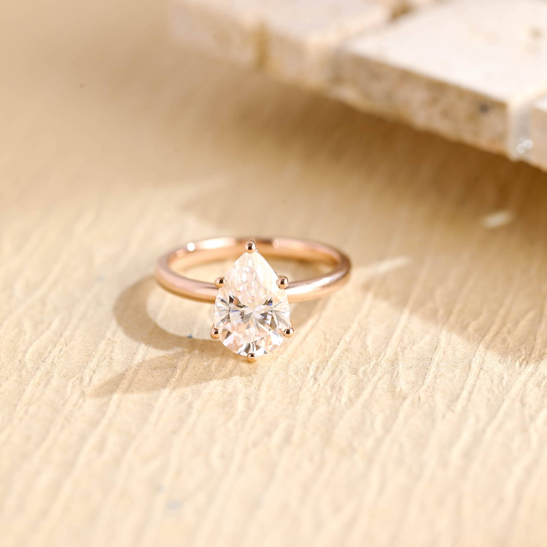 Igi Solid Gold Pear Lab Grown Diamant Verlobungsring, D/Vs1 Ehering Mit Heiligenschein, Geburtstags Jubiläumsgeschenk Für Frau Verifiziert Igi Solid Gold Pear Lab Grown Diamant Verlobungsring, D/Vs1 Ehering Mit Heiligenschein, Geburtstags Jubiläumsgeschenk Für Frau Verifiziert von Adorejeweller