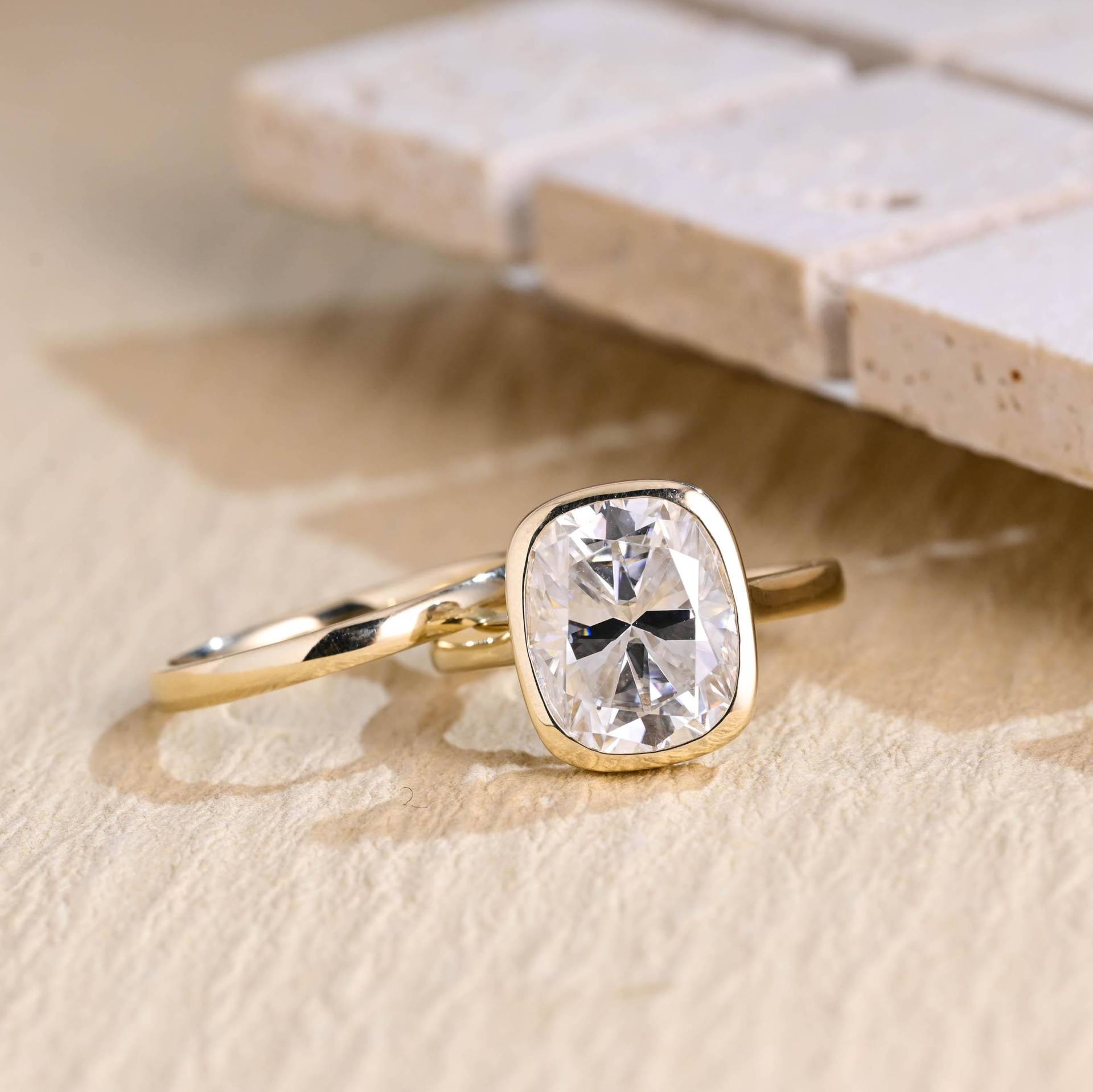 Igi Verifiziert Solid Gold Bezel Längliches Diamant Verlobungsring Set, D/Vs1 Brautsets, Geburtstags Jubiläumsgeschenk Igi Verifiziert Solid Gold Bezel Längliches Diamant Verlobungsring Set, D/Vs1 Brautsets, Geburtstags Jubiläumsgeschenk von Adorejeweller