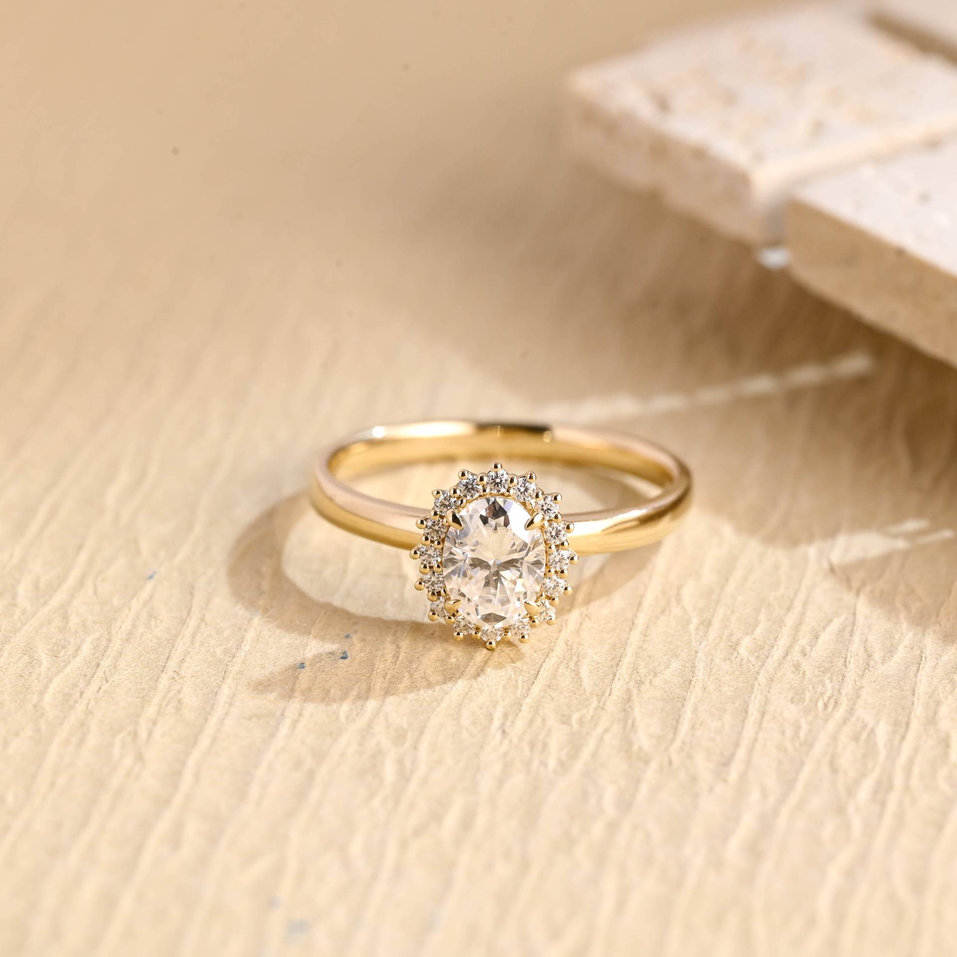 Igi Verifizierter Ovaler Diamant-Verlobungsring Aus Solidem Gold, D/Vs1 Diamant-Ehering Mit Heiligenschein, Geburtstags - Jahrestagsgeschenk Für Igi Verifizierter Ovaler Diamant-Verlobungsring Aus Solidem Gold, D/Vs1 Diamant-Ehering Mit Heiligenschein, Geburtstags - Jahrestagsgeschenk Für von Adorejeweller