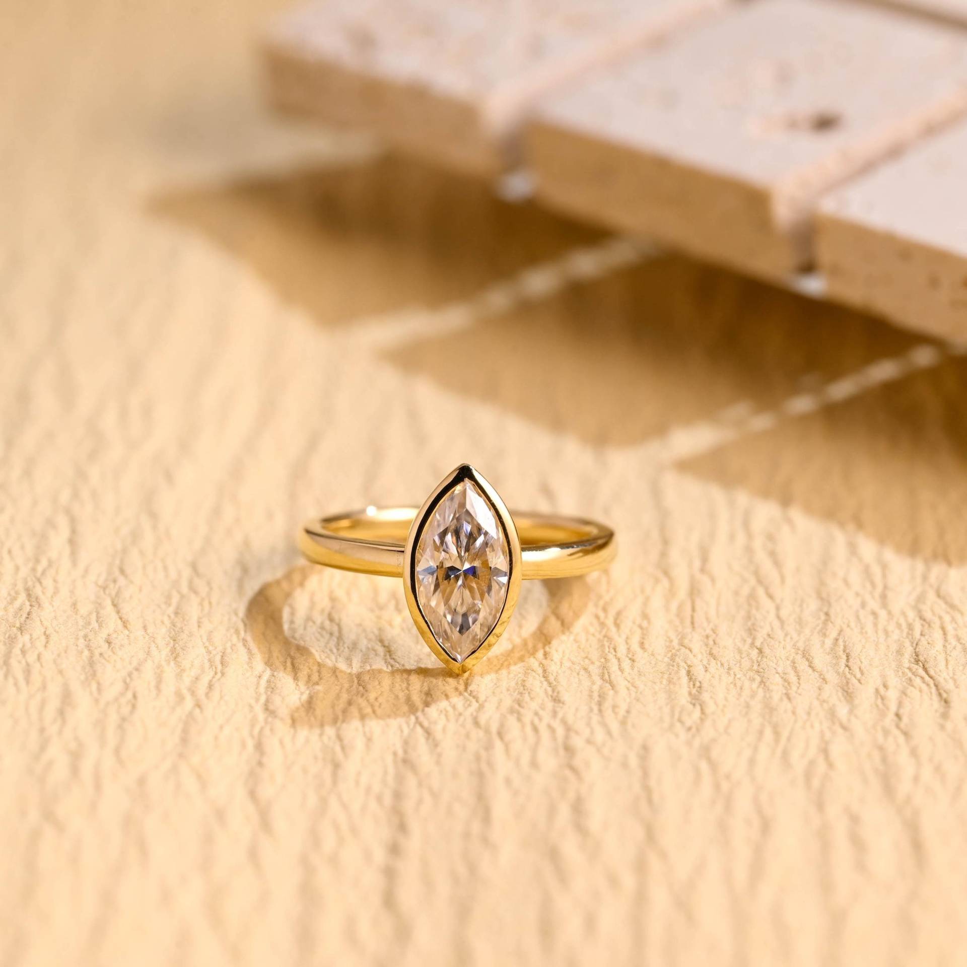 Igi Verifizierter Verlobungsring Aus Massivgold Lünette Marquise Lab Zuchtdiamant, D/Vs1 Diamant Versprechensring, Geburtstag Jubiläum Geschenk Igi Verifizierter Verlobungsring Aus Massivgold Lünette Marquise Lab Zuchtdiamant, D/Vs1 Diamant Versprechensring, Geburtstag Jubiläum Geschenk von Adorejeweller
