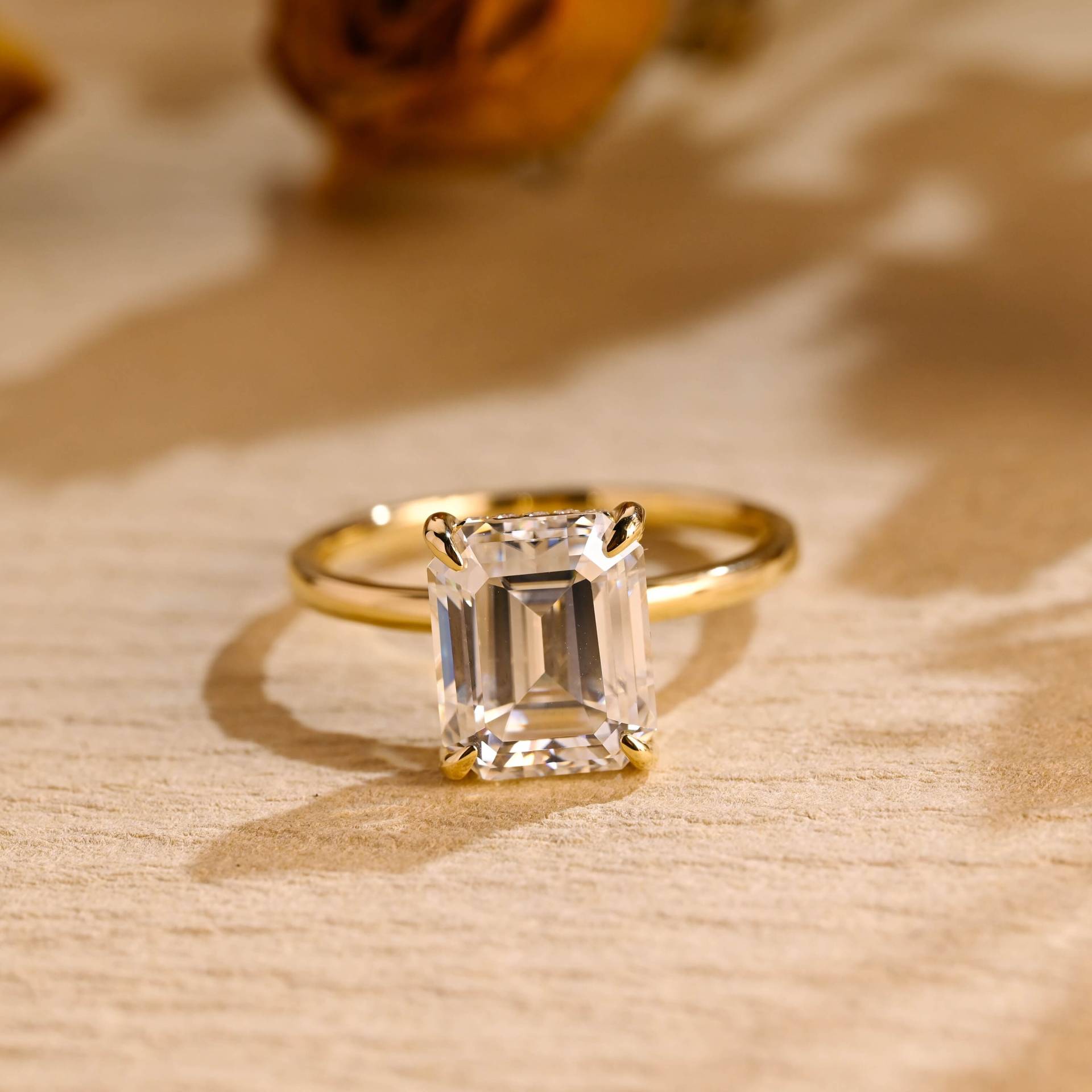 Versteckter Halo Smaragd Moissanit Verlobungsring Massiv Gold, 4 Zinken Minimalist Vorschlag Ring, Valentinstag Geschenk Für Frauen Versteckter Halo Smaragd Moissanit Verlobungsring Massiv Gold, 4 Zinken Minimalist Vorschlag Ring, Valentinstag Geschenk Für Frauen von Adorejeweller