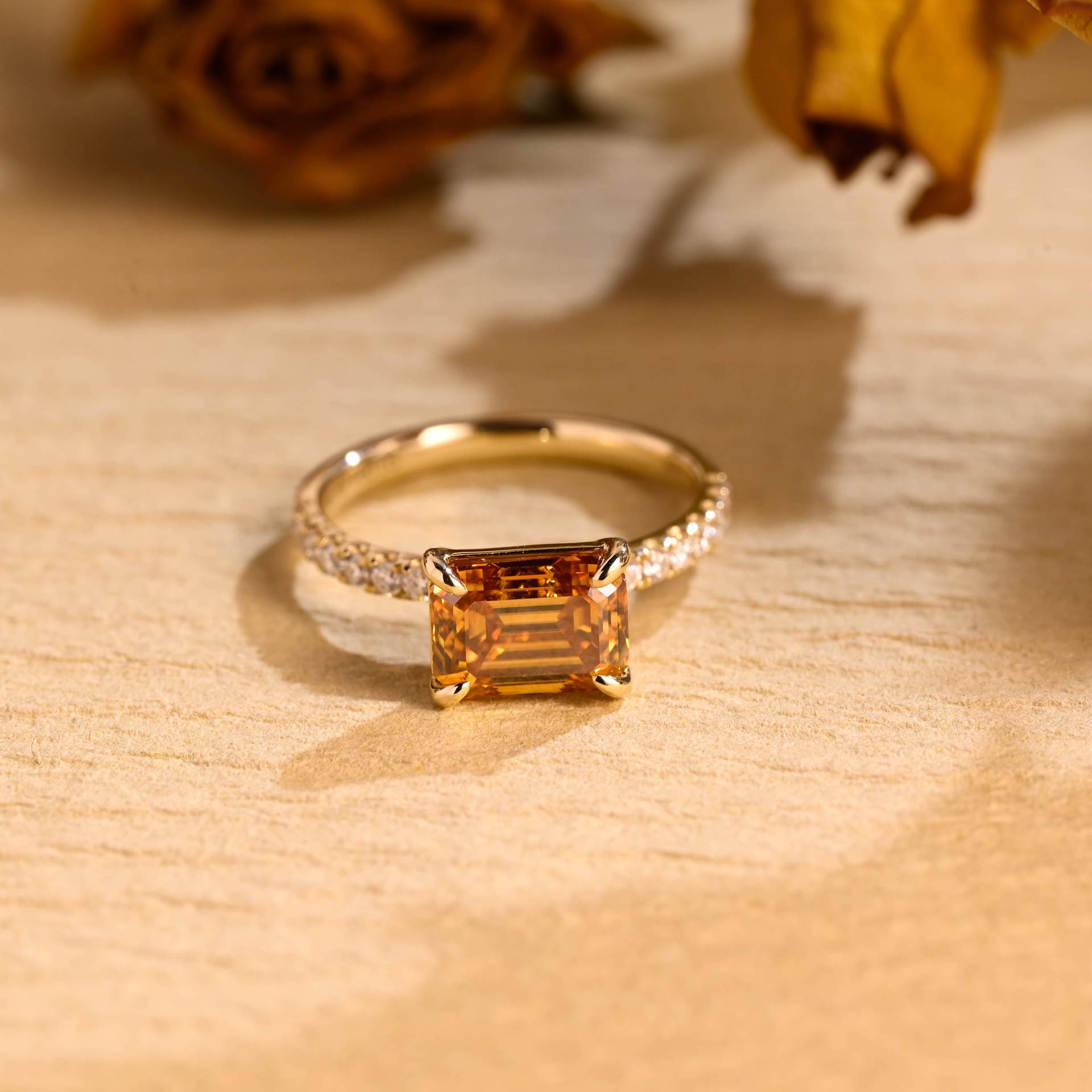 Solid Gold Smaragd Cut Champagner Moissanite Verlobungsring, Birthstone Einzigartiger Vorschlag Ring Valentinstag/Jahrestag Geschenk Für Frauen Frau Solid Gold Smaragd Cut Champagner Moissanite Verlobungsring, Birthstone Einzigartiger Vorschlag Ring Valentinstag/Jahrestag Geschenk Für Frauen Frau von Adorejeweller