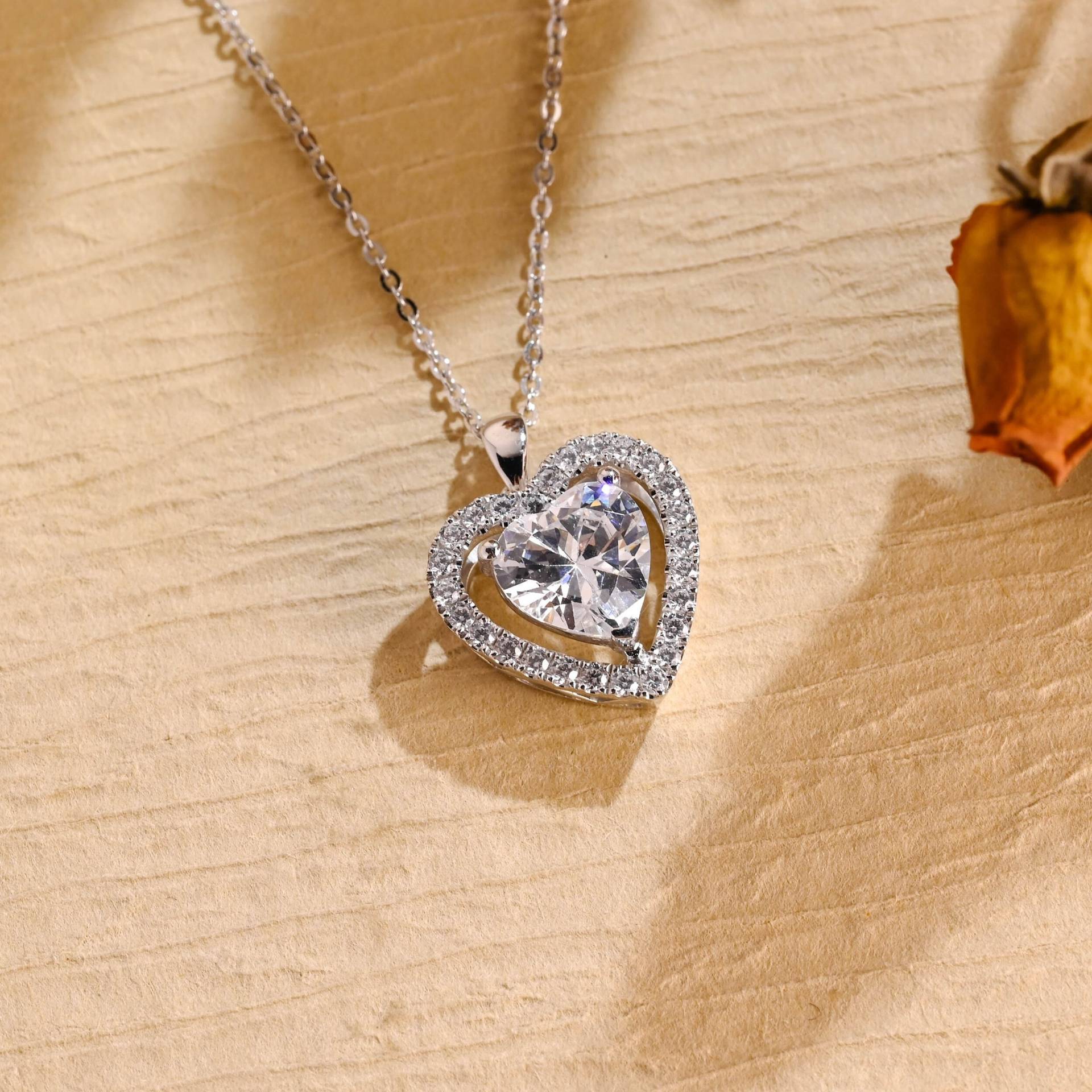Solitär Anhänger Aus Massivem Gold Herz Moissanite Blumen Halskette, Valentinstag/Jahrestag Geburtstag Geschenk Für Frau, Sie von Adorejeweller