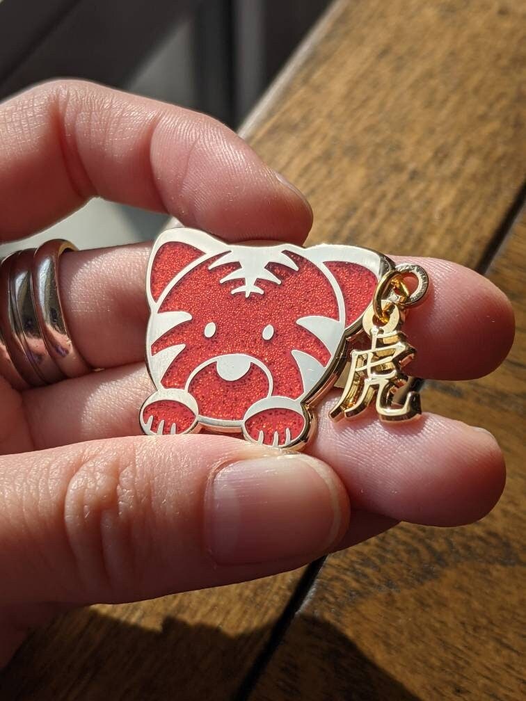 sternzeichen Jahr Des Tigers - Glitter Lunar New Year Pin von AdorkablesDesign