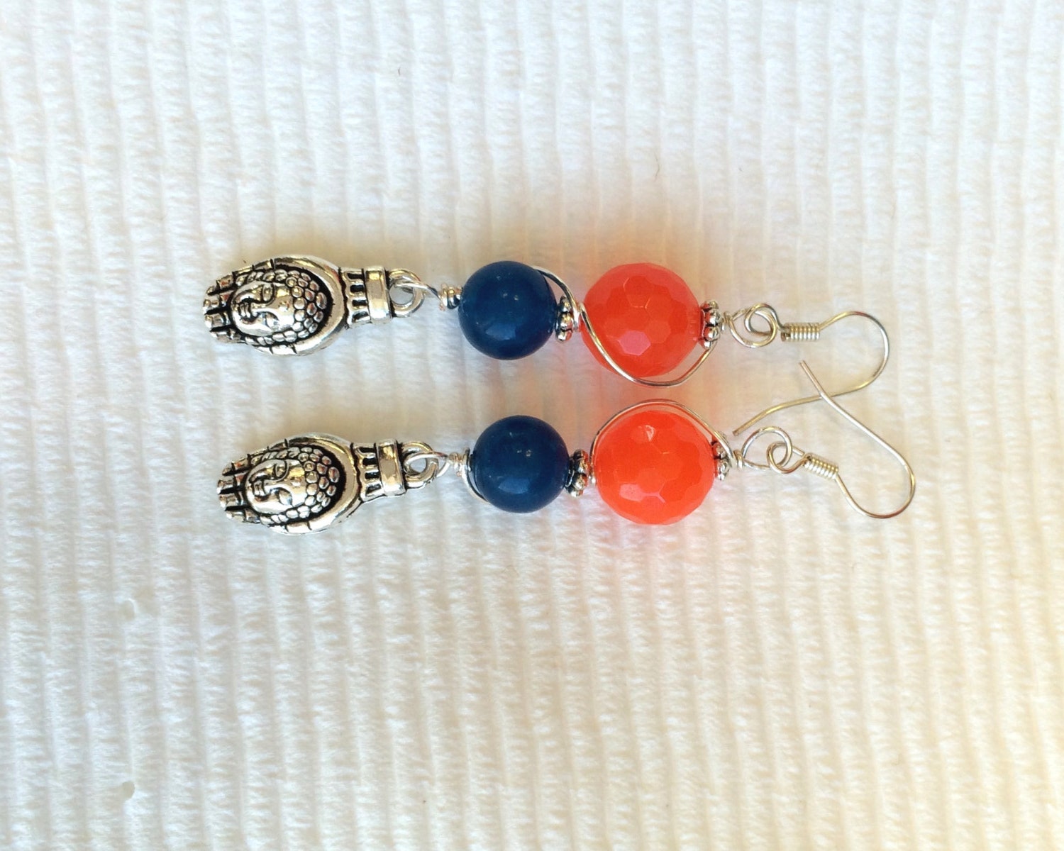 Orange Und Blau Jade Buddha Ohrringe Orange Und Blau Jade Buddha Ohrringe von AdornMeNow