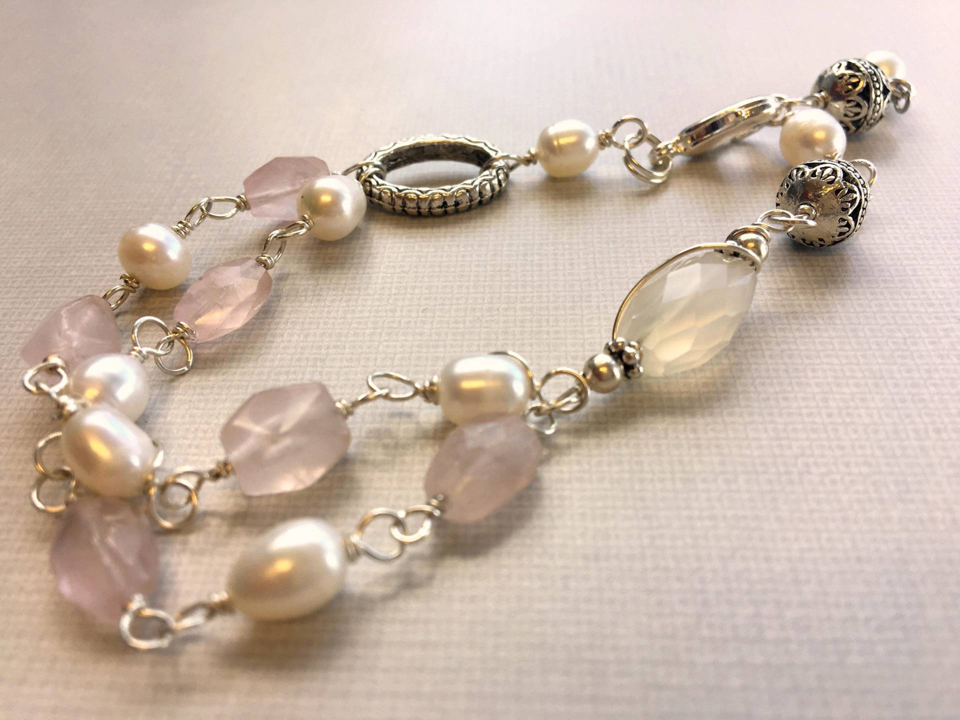 Rose-Perlenarmband Rose-Perlenarmband von AdornMeNow