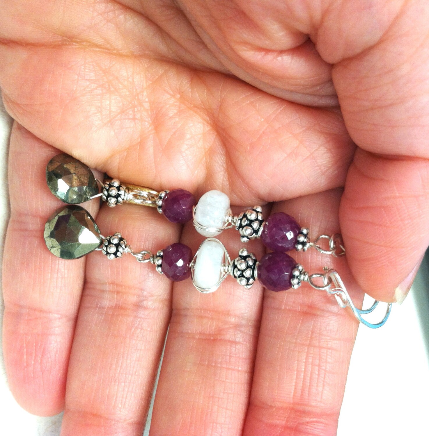 Ruby, Mondstein Und Pyrit Sterling Silber Ohrringe - Mütter Besondere Ruby, Mondstein Und Pyrit Sterling Silber Ohrringe - Mütter Besondere von AdornMeNow