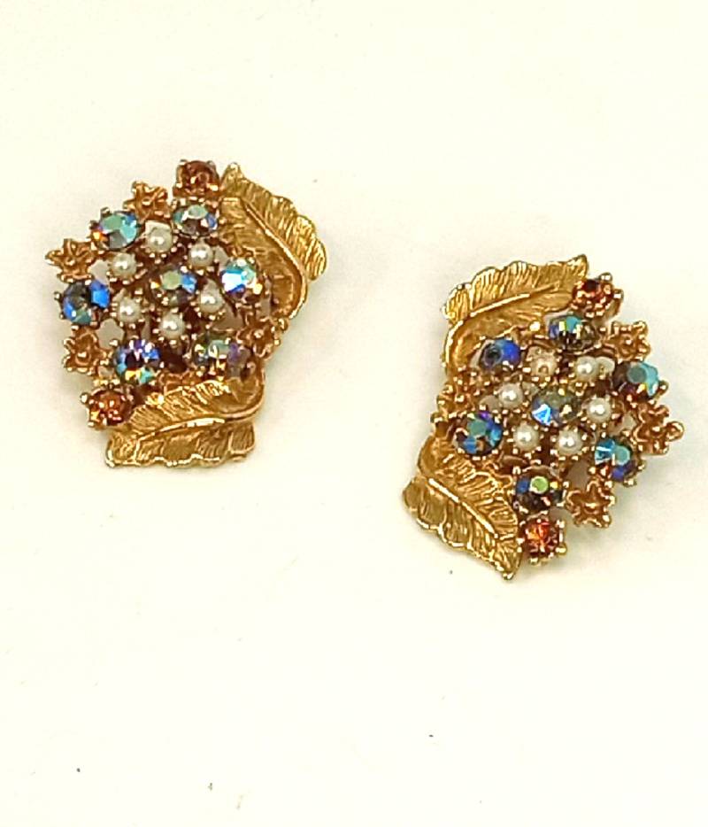 Vintage Ab Aurora Borealis Kristall Strass Und Faux Pearl Gold Ton Clip Auf Ohrringe von AdornMeantForYou