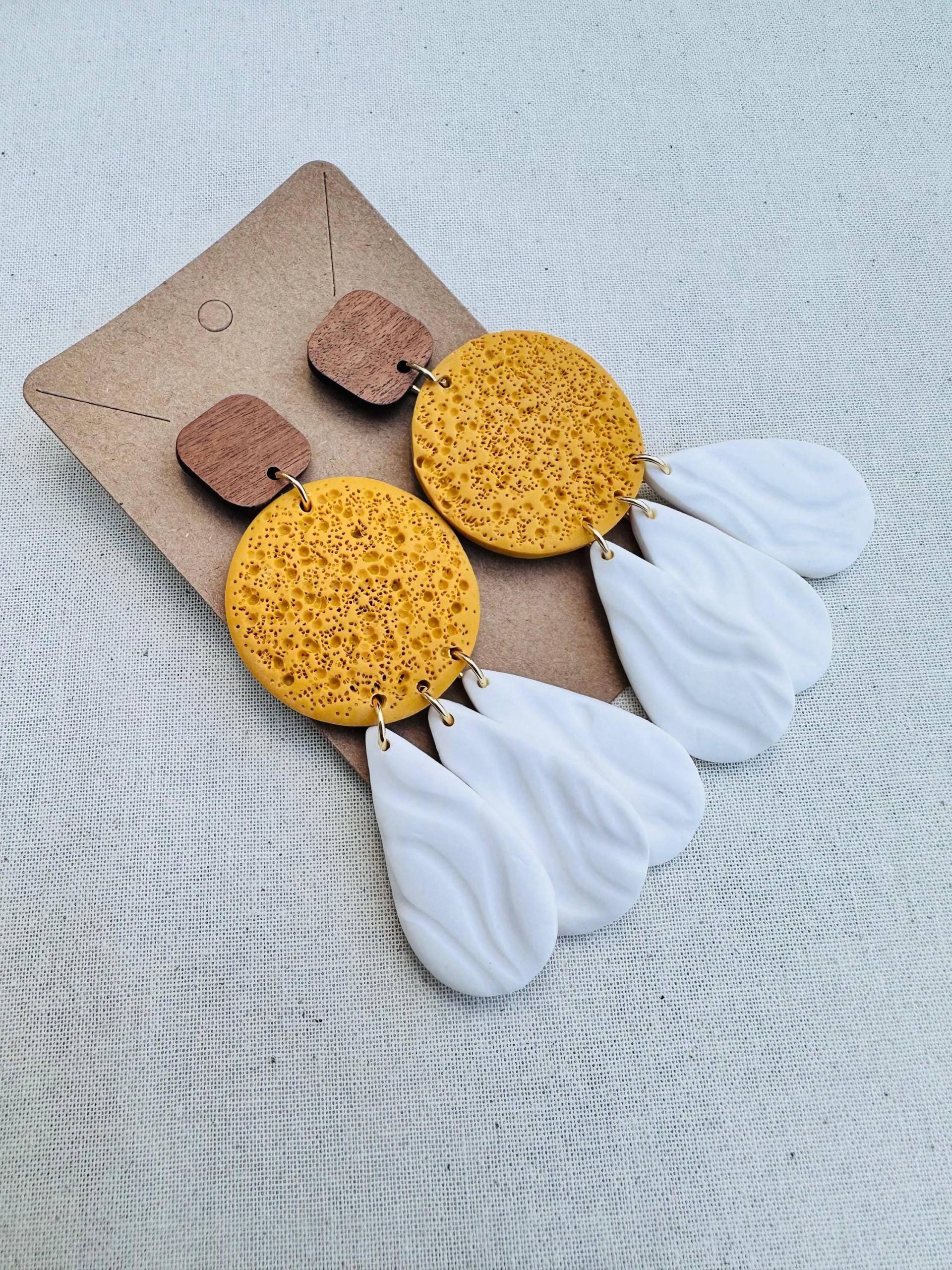 Handmade Statement Clay Earrings - Textured Yellow & White Lightweight, Bold Dangle Jewelry Handmade Statement Clay Earrings - Textured Yellow & White Lightweight, Bold Dangle Jewelry von AdornaJewelryDesigns
