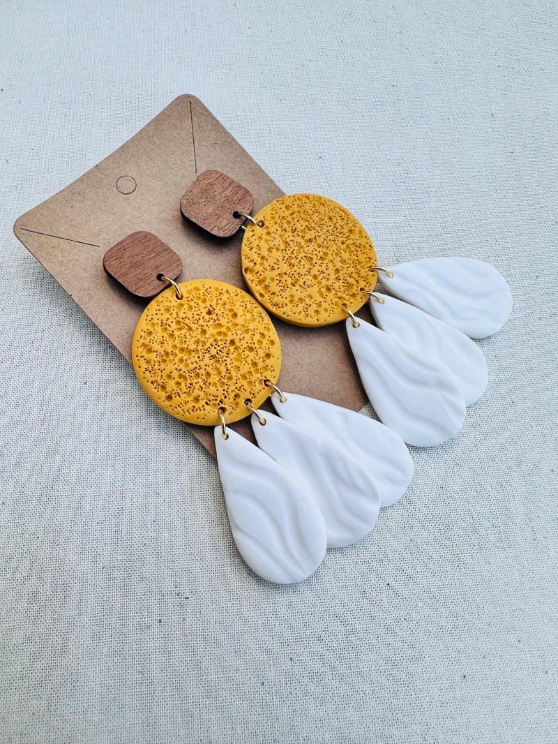 Handmade Statement Clay Earrings - Textured Yellow & White Lightweight, Bold Dangle Jewelry Handmade Statement Clay Earrings - Textured Yellow & White Lightweight, Bold Dangle Jewelry von AdornaJewelryDesigns