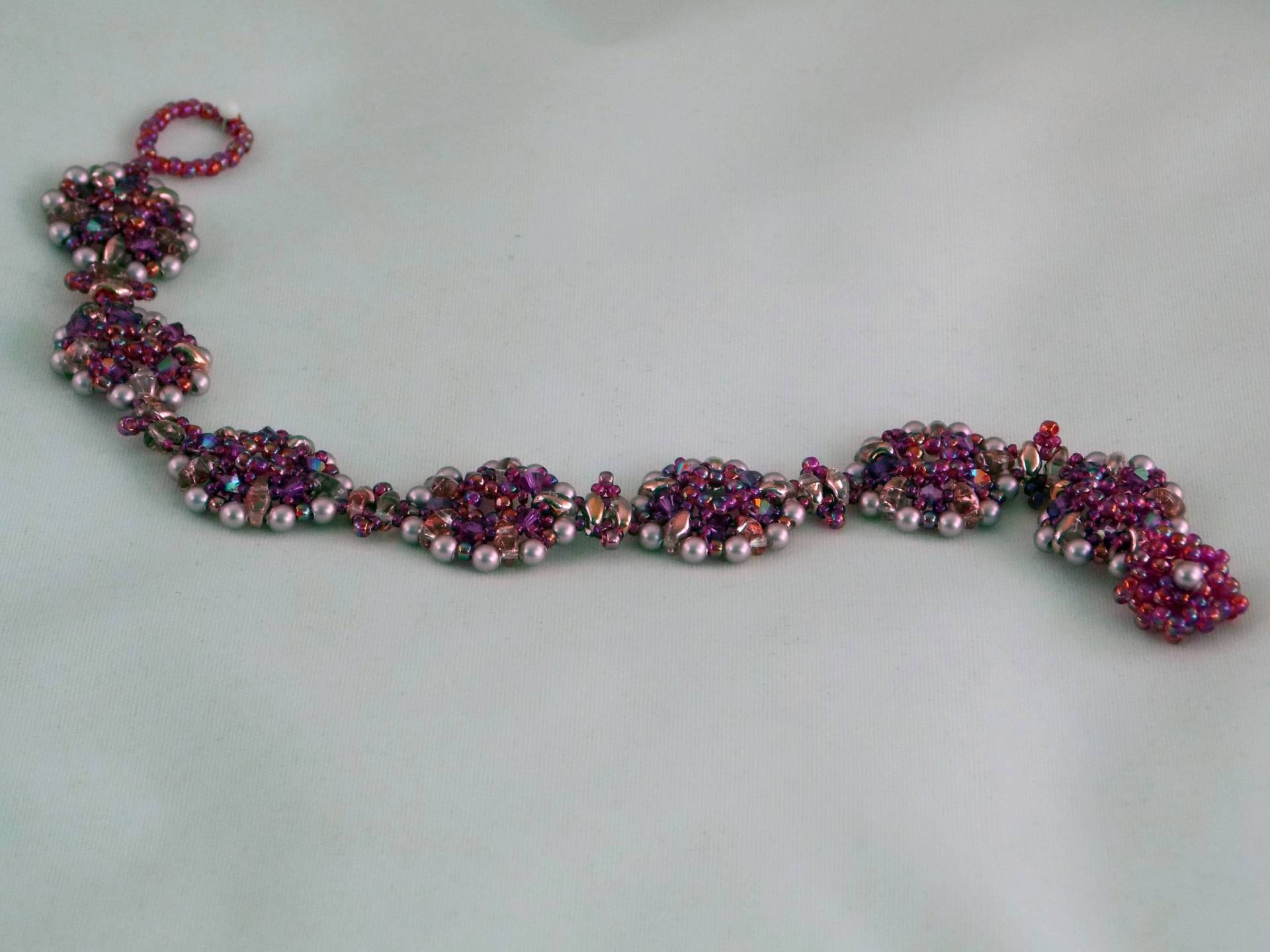 Fuchsie Gewebte Rocailles, Swarovski Kristall Und Perle Halskette von AdornamentalJewelry
