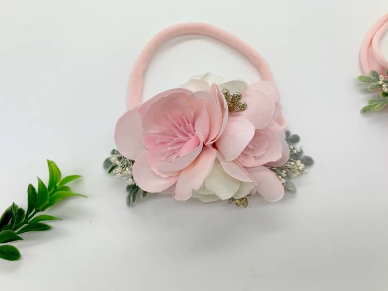 Neugeborenen Blumen Haarband, Rosa Baby Blumenmädchen Stirnband, Blumenkrone von AdornedCreations