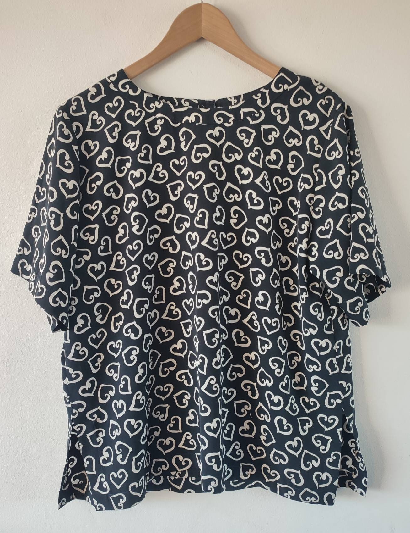 1980Er 90Er Vintage Jaeger Herz Muster Knopf Bluse Top. Größe S 34" von AdornedVintageFinds