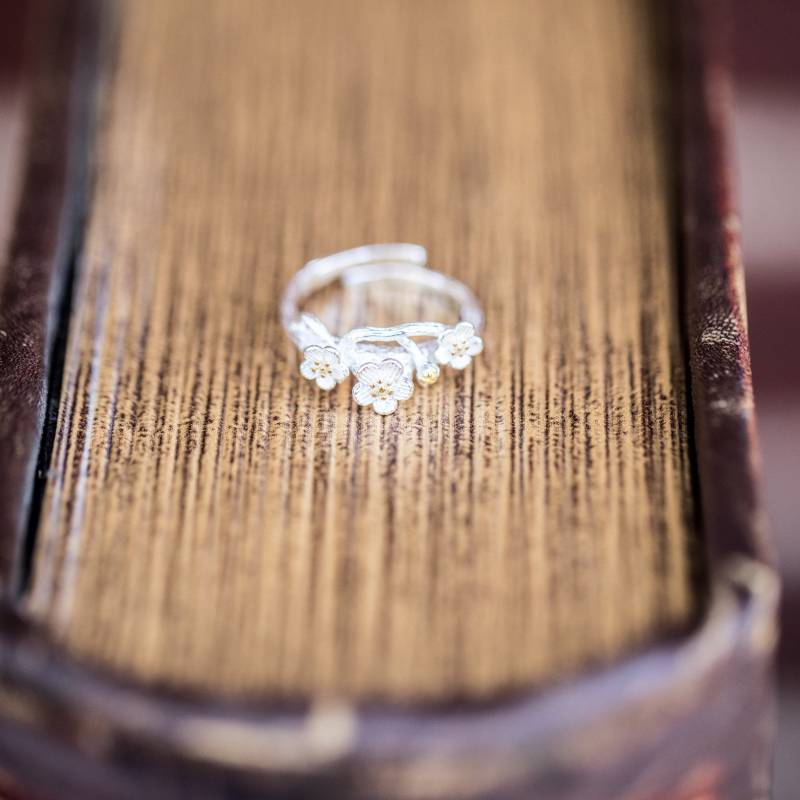 Pflaumenblüte Verstellbarer Ring Sterling Silber Und 18 K Gold von AdornedbyAisha