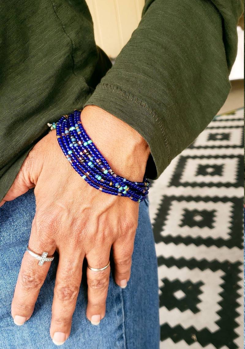 Multi-Layer-Armband, Blau Überlagert Armband, Makramee Knoten, Buntes Verstellbare Valentinsgrußgeschenk von AdornmentUndefined